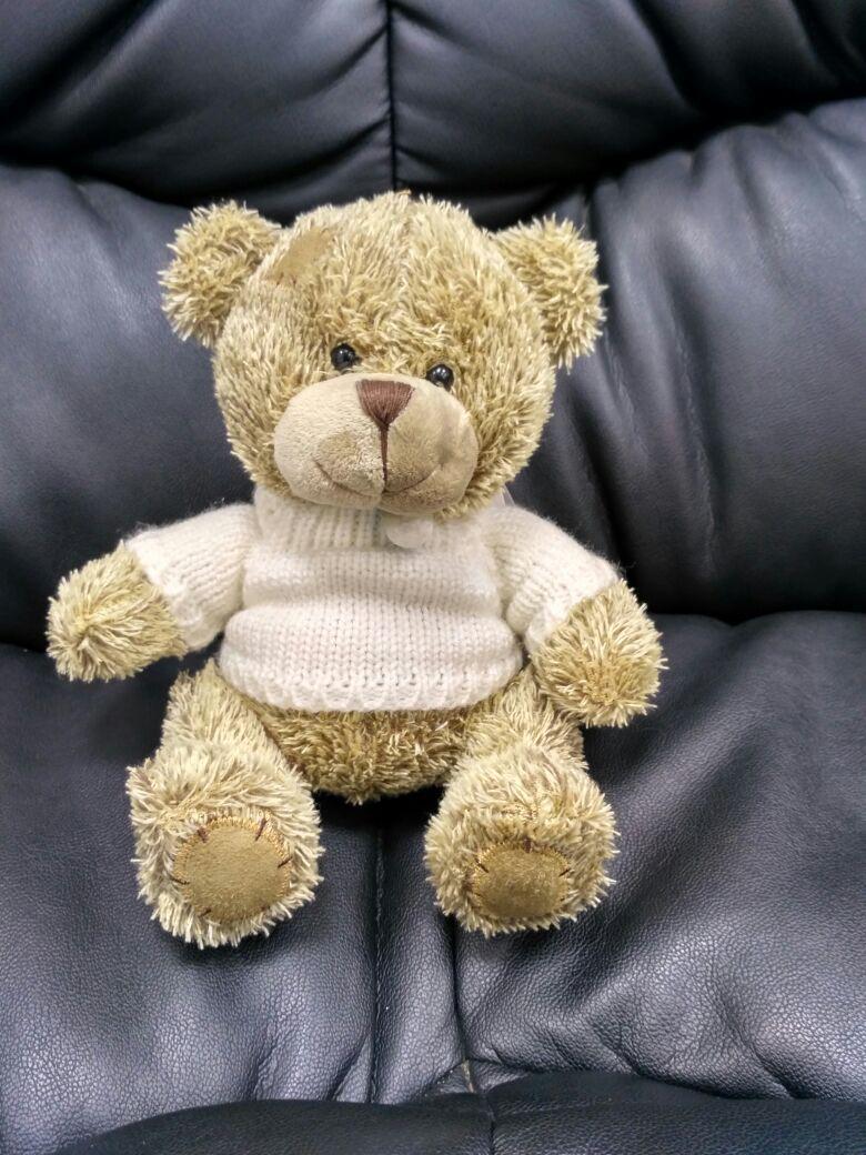 Белый мишка с киндерами. Игрушка "мишка". Мишка на заказ. Кукла медведь. Тканевый мишка игрушка.